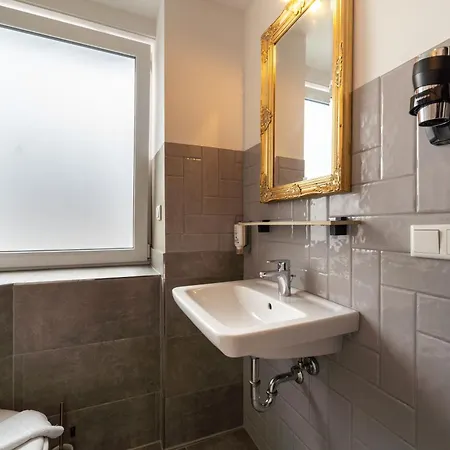 Aappartel Gaestehaus - Parkplatz - Zentral - 24h Check In 4* Bielefeld